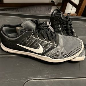 Women’s Nike Flex Adapt size ten, good condition.